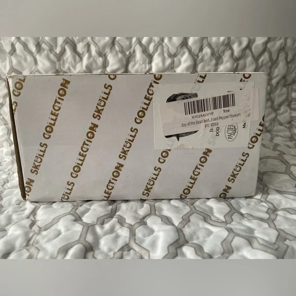 DAY OF THE DEAD SALT & PEPPER SUGAR SKULL BRIDE AND GROOM CERAMIC SHAKERS - Picture 8 of 9